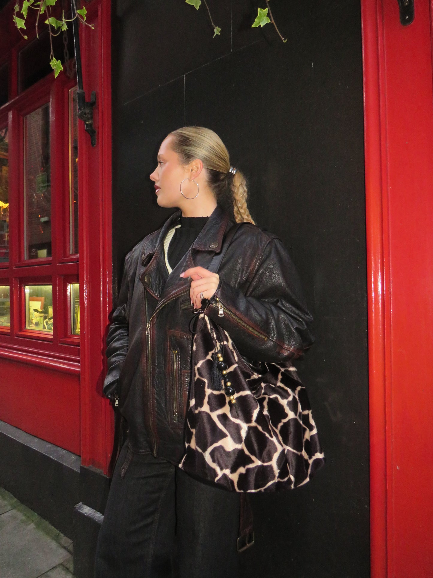 Giraffe Slouchy Bag - Black