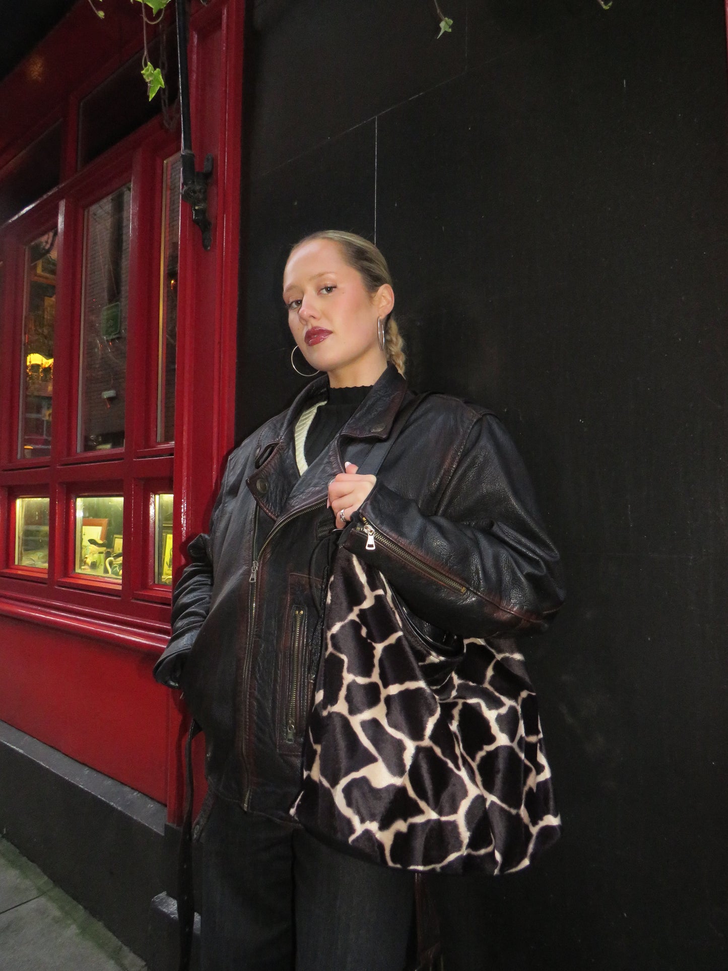 Giraffe Slouchy Bag - Black